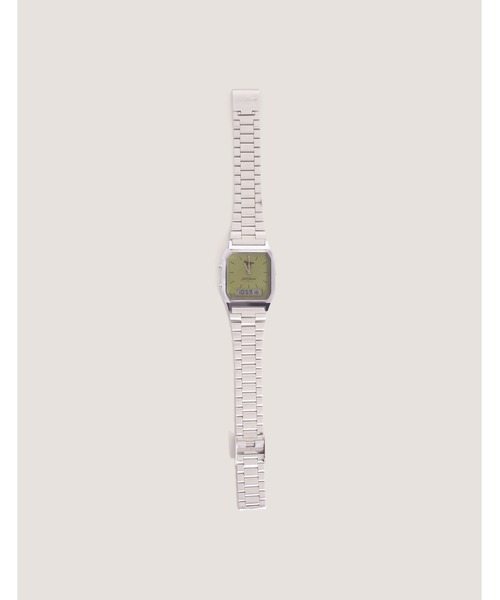 Maison Kitsune(メゾンキツネ)の「CAFE KITSUNE X CASIO VINTAGE WATCH(アナログ腕時計・メンズ・シルバー・U)」の2枚目の写真