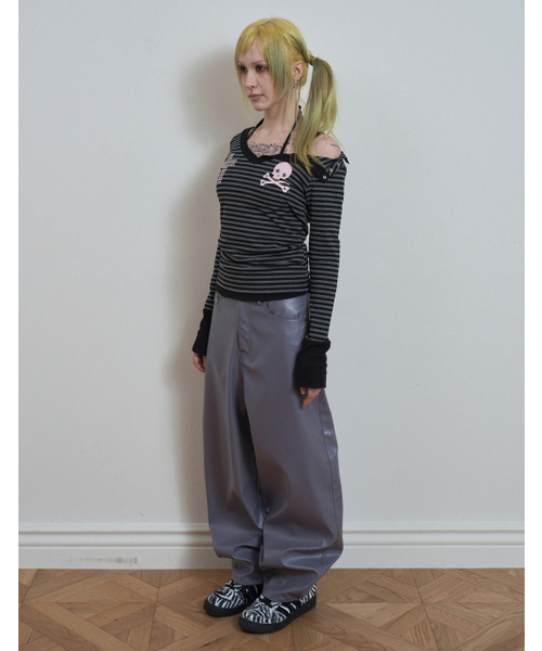 SETUP-EXE（セットアップイーエックスイー）の「SKULL LOGO STRIPE Vネックトップ / ブラック（Tシャツ/カットソー・レディース・その他・OS）」の3枚目の写真
