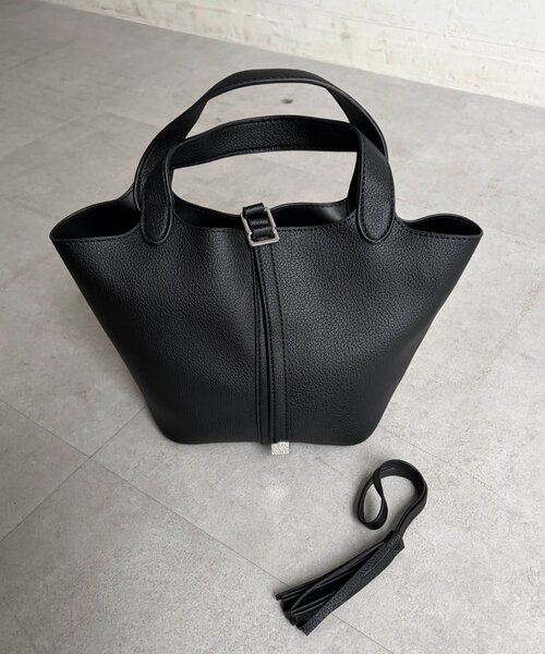 Chez toi(シェトワ)の「タッセル付トートBAG(トートバッグ・レディース・オレンジ/ブラウン/ブラック/シルバー・FREE)」の6枚目の写真