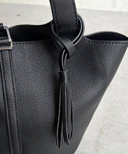 Chez toi(シェトワ)の「タッセル付トートBAG(トートバッグ・レディース・オレンジ/ブラウン/ブラック/シルバー・FREE)」の5枚目の写真