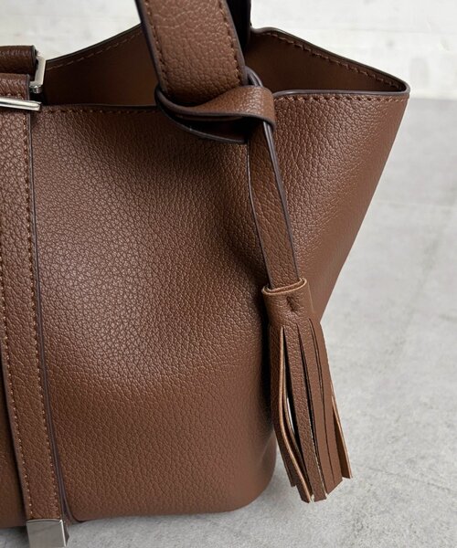 Chez toi(シェトワ)の「タッセル付トートBAG(トートバッグ・レディース・オレンジ/ブラウン/ブラック/シルバー・FREE)」の10枚目の写真