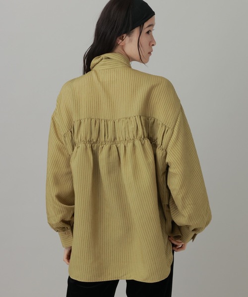 LAKOLE(ラコレ)の「フリルバックシャーリングシャツ / 1056725(シャツ/ブラウス・レディース・アイボリー/ブラック/マスタード/ボルドー・FREE)」の7枚目の写真