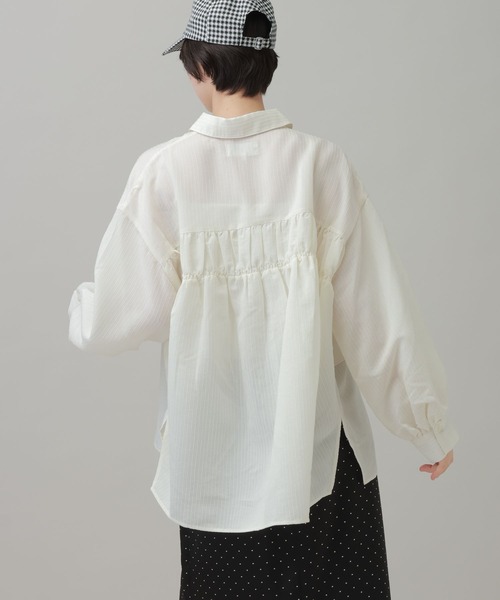 LAKOLE(ラコレ)の「フリルバックシャーリングシャツ / 1056725(シャツ/ブラウス・レディース・アイボリー/ブラック/マスタード/ボルドー・FREE)」の12枚目の写真