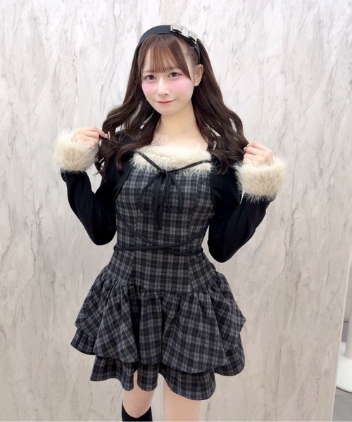 one way(ワンウェイ)の「ファー付きレイヤード風ワンピース(ワンピース・レディース・ブルー系その他/グレー系その他/ブラウン系その他/ブラック系その他・FREE)」の2枚目の写真