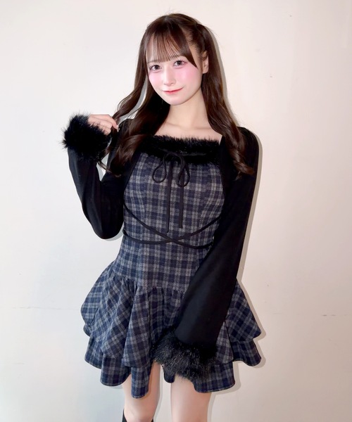 one way(ワンウェイ)の「ファー付きレイヤード風ワンピース(ワンピース・レディース・ブルー系その他/グレー系その他/ブラウン系その他/ブラック系その他・FREE)」の4枚目の写真