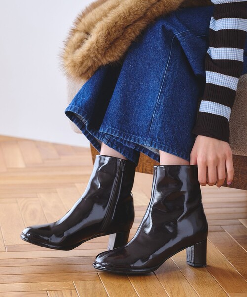 BEAUTY&YOUTH UNITED ARROWS(ビューティーアンドユースユナイテッドアローズ)の「レザーライク オブリーク ショートブーツ(ブーツ・レディース・ブラック/ワイン・37/36/38)」の2枚目の写真