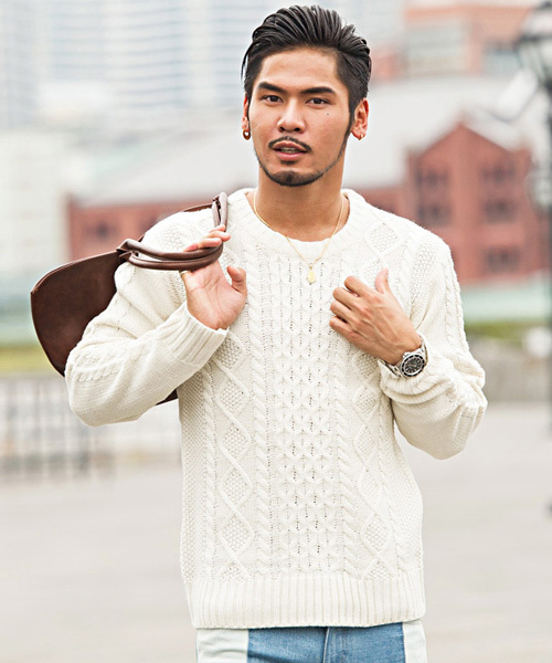 Vicci(ビッチ)の「『vicci/ヴィッチ』ケーブル編みクルーネック長袖ニットセーター(ニット/セーター・メンズ・ホワイト系その他/ホワイト系その他3/ワインレッド/ホワイト系その他6/ブラック/ブラック系その他2/グレー系その他/ブラック系その他/ミックスグレー/ネイビー/アイボリー/ホワイト系その他2/ホワイト系その他4/ホワイト系その他5/ライトグレー/キャメル/ベージュ/オフホワイト/パープル/レッド/カーキ/ホワイト系その他7/インディゴブルー/ピンク/ロイヤルブルー/モカ/グリーン・L/M/LARGE/44/MEDIUM/46/XL)」の3枚目の写真