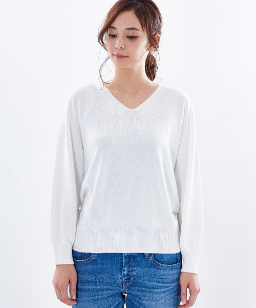 STUDIOUS BLUE（ストゥディオスブルー）の「【WEB限定】STUDIOUS シルク混Vネックニット（ニット/セーター・レディース・オフホワイト/ブラック/イエロー/ミント/ピンクベージュ・FREE）」の22枚目の写真