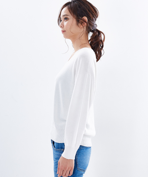 STUDIOUS BLUE（ストゥディオスブルー）の「【WEB限定】STUDIOUS シルク混Vネックニット（ニット/セーター・レディース・オフホワイト/ブラック/イエロー/ミント/ピンクベージュ・FREE）」の11枚目の写真