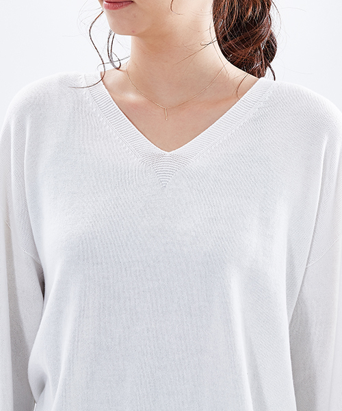 STUDIOUS BLUE（ストゥディオスブルー）の「【WEB限定】STUDIOUS シルク混Vネックニット（ニット/セーター・レディース・オフホワイト/ブラック/イエロー/ミント/ピンクベージュ・FREE）」の13枚目の写真