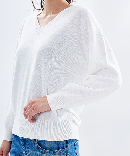 STUDIOUS BLUE（ストゥディオスブルー）の「【WEB限定】STUDIOUS シルク混Vネックニット（ニット/セーター・レディース・オフホワイト/ブラック/イエロー/ミント/ピンクベージュ・FREE）」の14枚目の写真