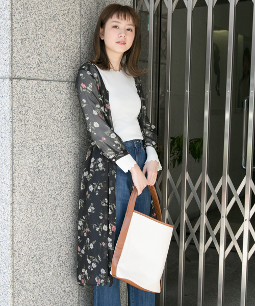 URBAN RESEARCH（アーバンリサーチ）の「楊柳フラワープリントワンピース（ワンピース・レディース・ブラック/オフホワイト・FREE）」の2枚目の写真