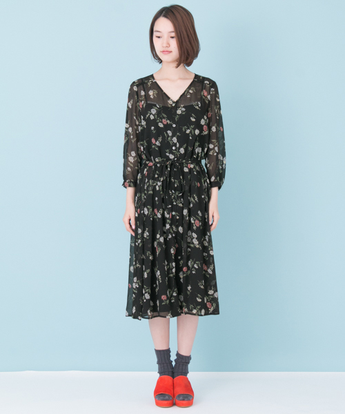 URBAN RESEARCH（アーバンリサーチ）の「楊柳フラワープリントワンピース（ワンピース・レディース・ブラック/オフホワイト・FREE）」の8枚目の写真