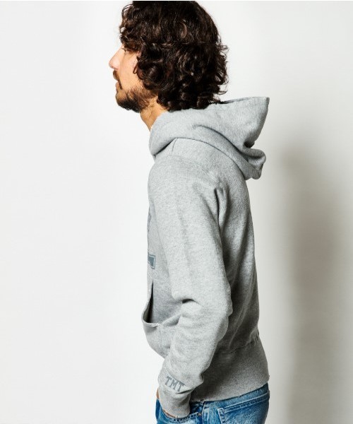 TMT（ティーエムティー）の「VINTAGE FRENCH TERRY DAMAGE PULLOVER PARKA (M BIGHOLIDAY)（パーカー・メンズ・トップグレー/ホワイト・LARGE/SMALL/MEDIUM/X-LARGE）」の4枚目の写真