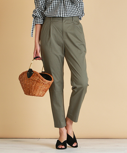 LIPSTAR（リップスター）の「タックスリムテーパードパンツ（その他パンツ・レディース・ベージュ/ネイビー/グリーン系その他2・S/M）」の3枚目の写真