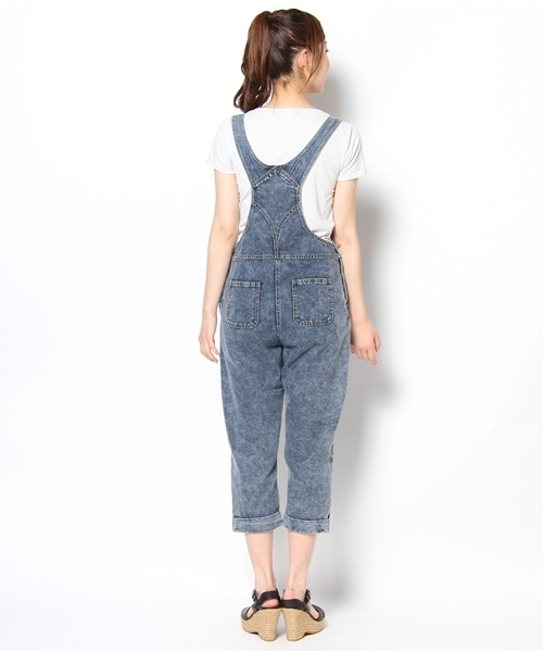 WEGO（ウィゴー）の「WEGO/デニムクロップドサロペット（サロペット/オーバーオール・レディース・ホワイト/インディゴブルー/ダークインディゴブルー・FREE）」の6枚目の写真