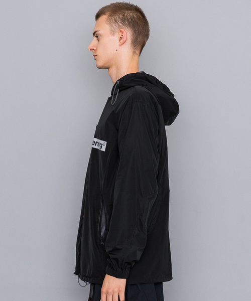 WHITE MOUNTAINEERING（ホワイトマウンテニアリング）の「【White Mountaineering】WM LOGO PRINTED HOODED COACH JACKET（ナイロンジャケット・メンズ・ブラック/バーガンディー・1/2/3）」の10枚目の写真