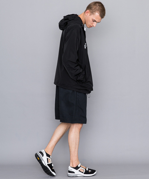 WHITE MOUNTAINEERING（ホワイトマウンテニアリング）の「【White Mountaineering】WM LOGO PRINTED HOODED COACH JACKET（ナイロンジャケット・メンズ・ブラック/バーガンディー・1/2/3）」の4枚目の写真