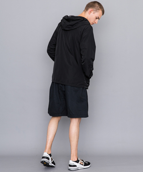 WHITE MOUNTAINEERING（ホワイトマウンテニアリング）の「【White Mountaineering】WM LOGO PRINTED HOODED COACH JACKET（ナイロンジャケット・メンズ・ブラック/バーガンディー・1/2/3）」の5枚目の写真