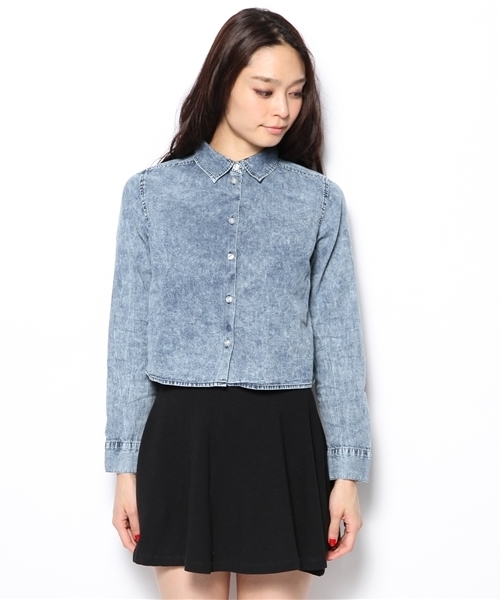 WEGO（ウィゴー）の「WEGO/デニムクロップドシャツ（シャツ/ブラウス・レディース・インディゴブルー/ライトインディゴブルー/その他1・FREE）」の4枚目の写真