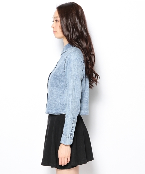WEGO（ウィゴー）の「WEGO/デニムクロップドシャツ（シャツ/ブラウス・レディース・インディゴブルー/ライトインディゴブルー/その他1・FREE）」の5枚目の写真