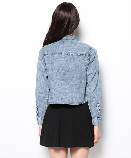 WEGO（ウィゴー）の「WEGO/デニムクロップドシャツ（シャツ/ブラウス・レディース・インディゴブルー/ライトインディゴブルー/その他1・FREE）」の6枚目の写真