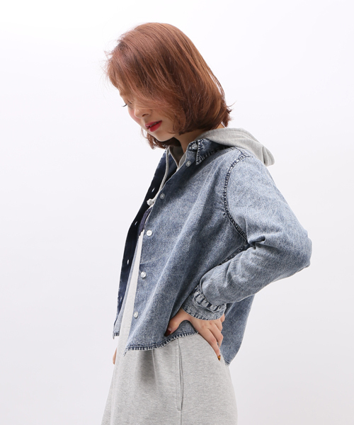 WEGO（ウィゴー）の「WEGO/デニムクロップドシャツ（シャツ/ブラウス・レディース・インディゴブルー/ライトインディゴブルー/その他1・FREE）」の10枚目の写真