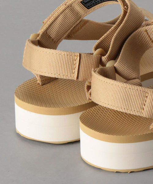Teva（テバ）の「OC TEVA MID-F UNIVERSAL（サンダル・レディース・ブラック/ベージュ・6/8/7/5）」の9枚目の写真