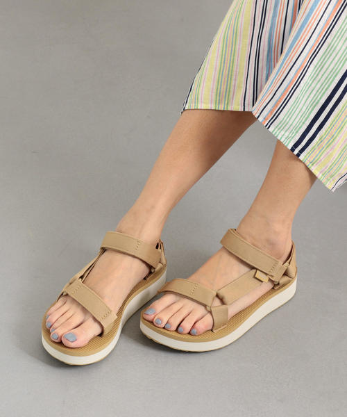 Teva（テバ）の「OC TEVA MID-F UNIVERSAL（サンダル・レディース・ブラック/ベージュ・6/8/7/5）」の13枚目の写真