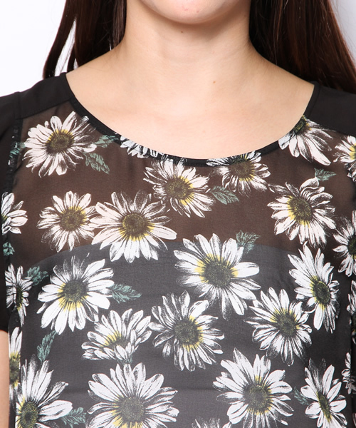 VICKY（ビッキー）の「【美人百花5月号掲載】マーガレット柄袖フリルプルオーバー（シャツ/ブラウス・レディース・ホワイト系その他/ブラック系その他・M）」の3枚目の写真