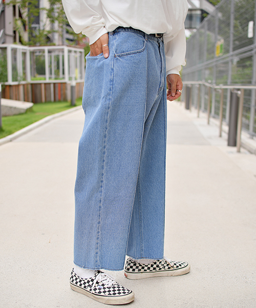 kutir（クティール）の「センタータックバルーンデニムパンツ（その他パンツ・メンズ・サックスブルー/インディゴブルー・SMALL/MEDIUM/LARGE）」の7枚目の写真