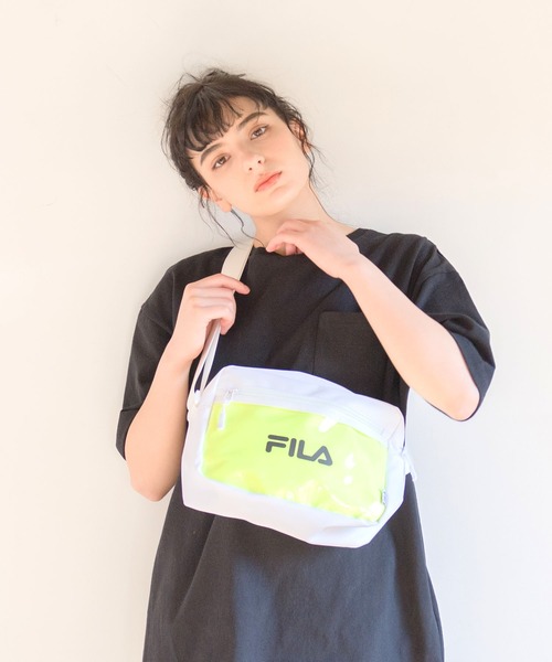 FILA(フィラ)の「【FILA/フィラ】クリアポケットスクエアショルダー(ショルダーバッグ・レディース・ブラック/ブラック×パープル/ホワイト×イエロー/マルチ・FREE)」の2枚目の写真