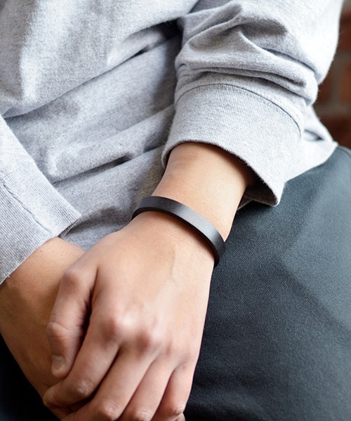 Fun & Daily（ファンアンドデイリー）の「F&D : Cow Leather Bracelet（ブレスレット・メンズ・ブラック/ブラウン/キャメル・FREE）」の6枚目の写真