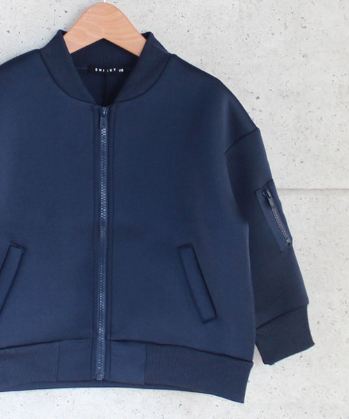 THE CASUAL（カジュアル）の「ビッグシルエット MA-1 ジャケット サンドイッチダンボール キッズ（MA-1・キッズ・カーキ/ベージュ/ブラック/ネイビー・150cm/110cm/140cm/120cm/160cm/130cm）」の4枚目の写真