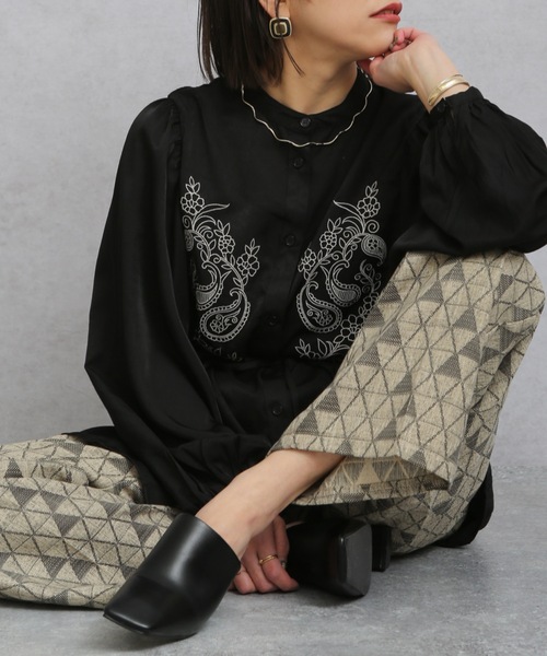 ap retro（アプレトロ）の「刺繍バンドカラーロングシャツ【ZOZOTOWN限定商品】（シャツ/ブラウス・レディース・ブラック/アイボリー/グリーン系その他・FREE）」の3枚目の写真