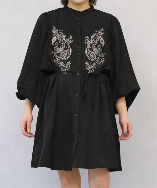 ap retro（アプレトロ）の「刺繍バンドカラーロングシャツ【ZOZOTOWN限定商品】（シャツ/ブラウス・レディース・ブラック/アイボリー/グリーン系その他・FREE）」の20枚目の写真