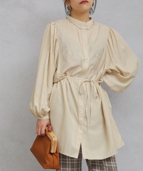 ap retro（アプレトロ）の「刺繍バンドカラーロングシャツ【ZOZOTOWN限定商品】（シャツ/ブラウス・レディース・ブラック/アイボリー/グリーン系その他・FREE）」の4枚目の写真