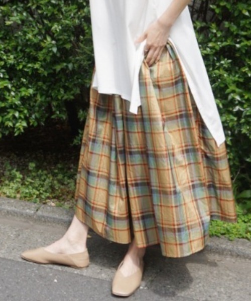 AZUL ENCANTO(アズールエンカント)の「マドラスチェック ボリュームタックロングスカート(スカート・レディース・ベージュ/オレンジ/ブルー・FREE)」の1枚目の写真