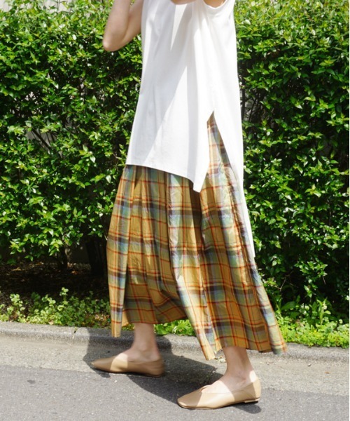 AZUL ENCANTO(アズールエンカント)の「マドラスチェック ボリュームタックロングスカート(スカート・レディース・ベージュ/オレンジ/ブルー・FREE)」の5枚目の写真