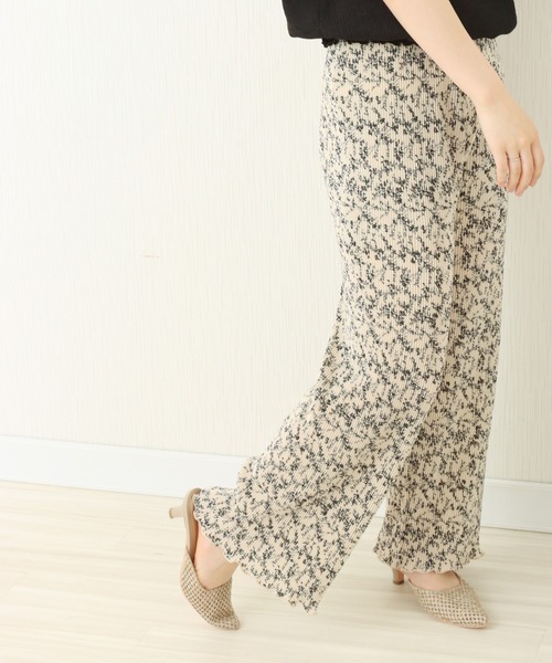 libelle more(リベル モア)の「カットスムース 花柄クリスタルプリーツパンツ(その他パンツ・レディース・ブラック/オフホワイト・M/L)」の9枚目の写真