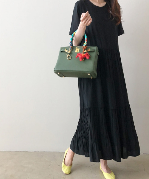 emi+(エミプラス)の「5分袖プリーツティアードロングワンピース(ワンピース・レディース・ブラック/ベージュ/ライトブルー・FREE)」の1枚目の写真