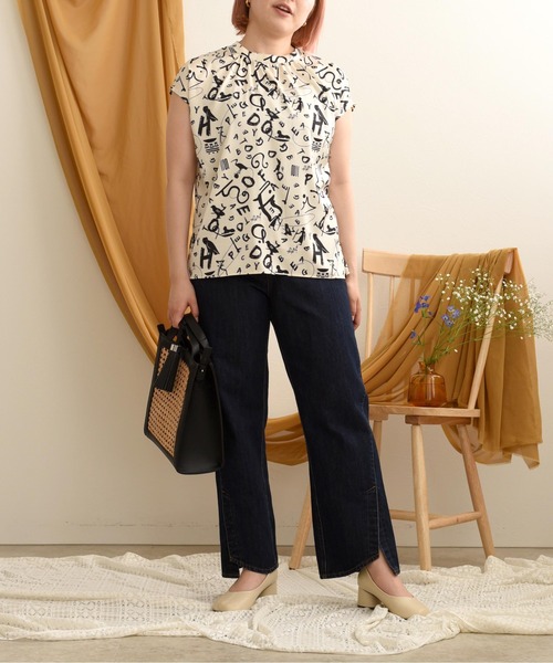 palm RICHE(ポームリシュ)の「サテン英字プリントブラウス(シャツ/ブラウス・レディース・ブラック/ベージュ/オフホワイト・M)」の19枚目の写真