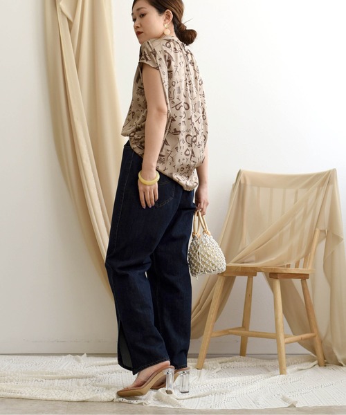 palm RICHE(ポームリシュ)の「サテン英字プリントブラウス(シャツ/ブラウス・レディース・ブラック/ベージュ/オフホワイト・M)」の11枚目の写真