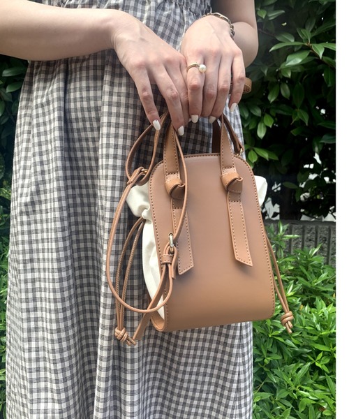 WEGO(ウィゴー)の「WEGO/ハンドル巾着ショルダー(ショルダーバッグ・レディース・ベージュ/オフホワイト/ブラック・FREE)」の3枚目の写真