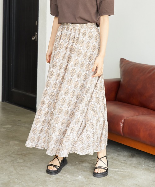 Rewde(ルゥデ)の「エスニックプリントマキシスカート(1R10-07217)(スカート・レディース・ベージュ/グレー・M)」の20枚目の写真