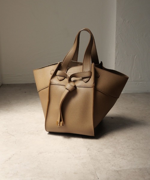 CURI BISCUI（キュリ　ビスキュイ）の「【CURIBISCUI】ベルトモチーフ ２WAYバッグ（ハンドバッグ・レディース・ブラック/グレー/モカ/ライトベージュ・FREE）」の4枚目の写真