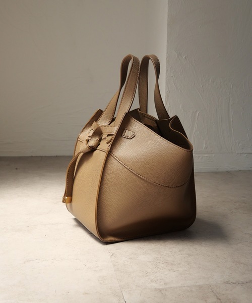 CURI BISCUI（キュリ　ビスキュイ）の「【CURIBISCUI】ベルトモチーフ ２WAYバッグ（ハンドバッグ・レディース・ブラック/グレー/モカ/ライトベージュ・FREE）」の6枚目の写真