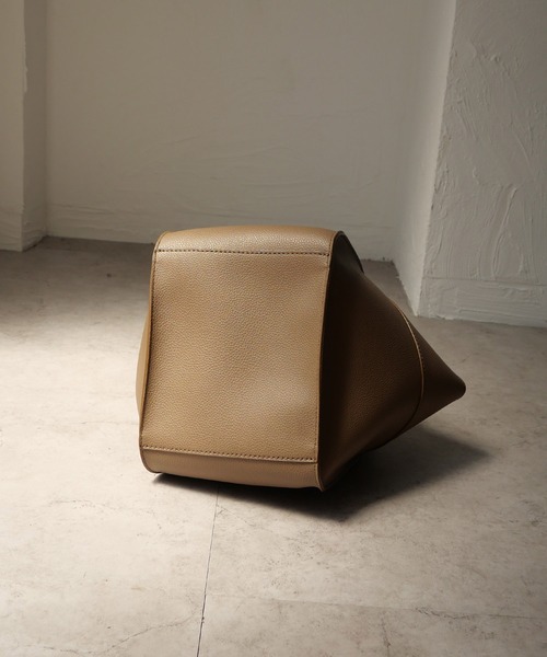 CURI BISCUI（キュリ　ビスキュイ）の「【CURIBISCUI】ベルトモチーフ ２WAYバッグ（ハンドバッグ・レディース・ブラック/グレー/モカ/ライトベージュ・FREE）」の8枚目の写真