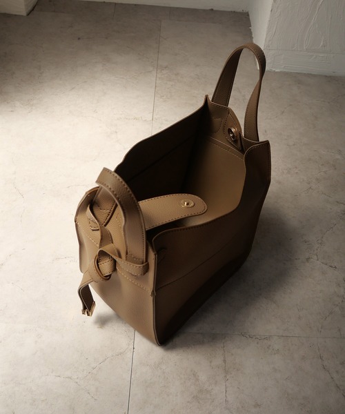 CURI BISCUI（キュリ　ビスキュイ）の「【CURIBISCUI】ベルトモチーフ ２WAYバッグ（ハンドバッグ・レディース・ブラック/グレー/モカ/ライトベージュ・FREE）」の9枚目の写真