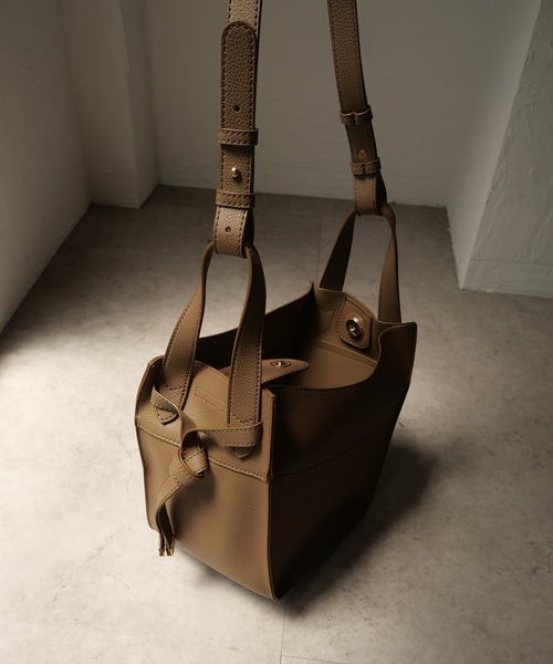 CURI BISCUI（キュリ　ビスキュイ）の「【CURIBISCUI】ベルトモチーフ ２WAYバッグ（ハンドバッグ・レディース・ブラック/グレー/モカ/ライトベージュ・FREE）」の12枚目の写真